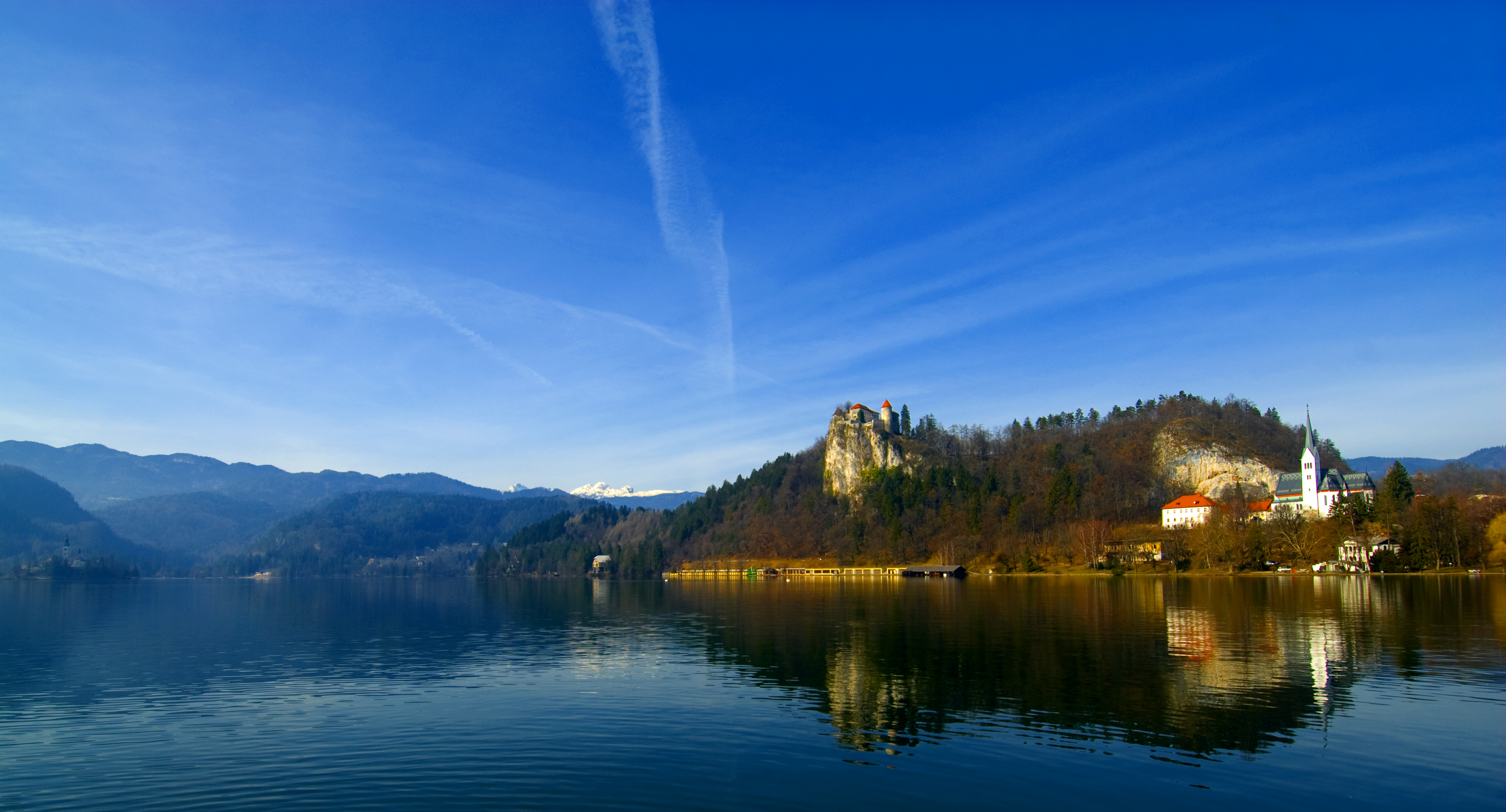 Озера европы по величине. Озеро Bled Словения. Словения озеро Блед пляж. Бледское озеро HDR. Словения обои HD.
